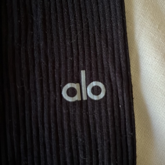 COPY - ALO Ribbed Manifest Long Sleeve (S) - Picture 2 of 4